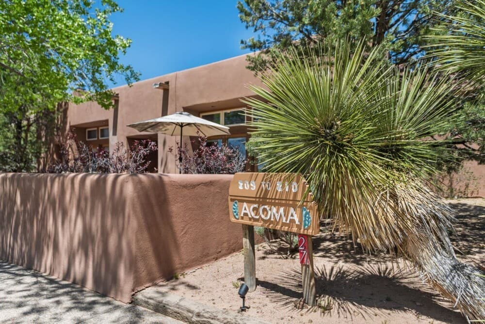 Acoma - Majestic Views, Near the Santa Fe Opera and Four Seasons in Tesuque