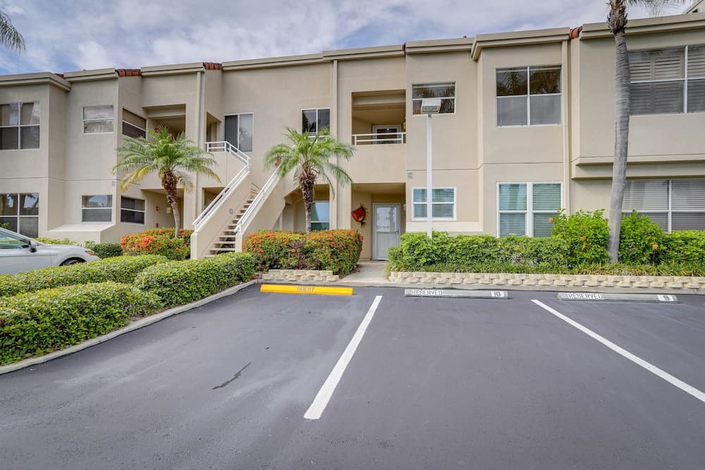 Sunny St Pete Getaway With Shared Pool & Hot Tub