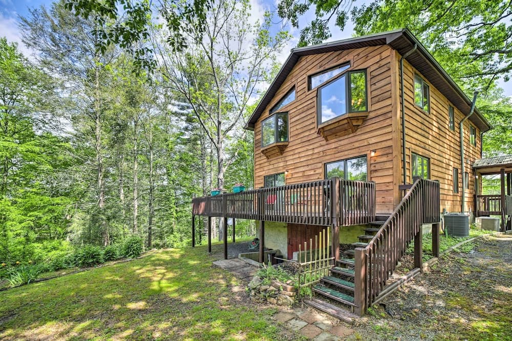 Secluded, Mountaintop Getaway w/ Fire Pit!