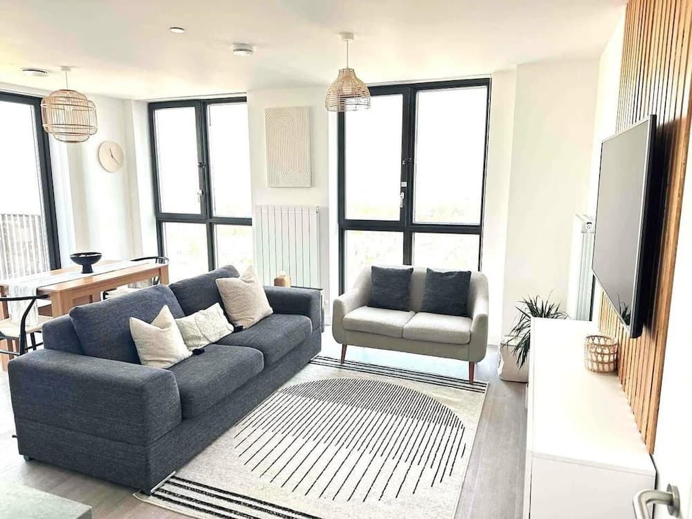 2 Bed Penthouse - Balcony - Smoking - Parking