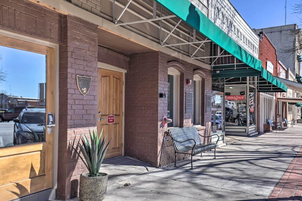 Stylish San Marcos Apt in the Heart of Dwtn!