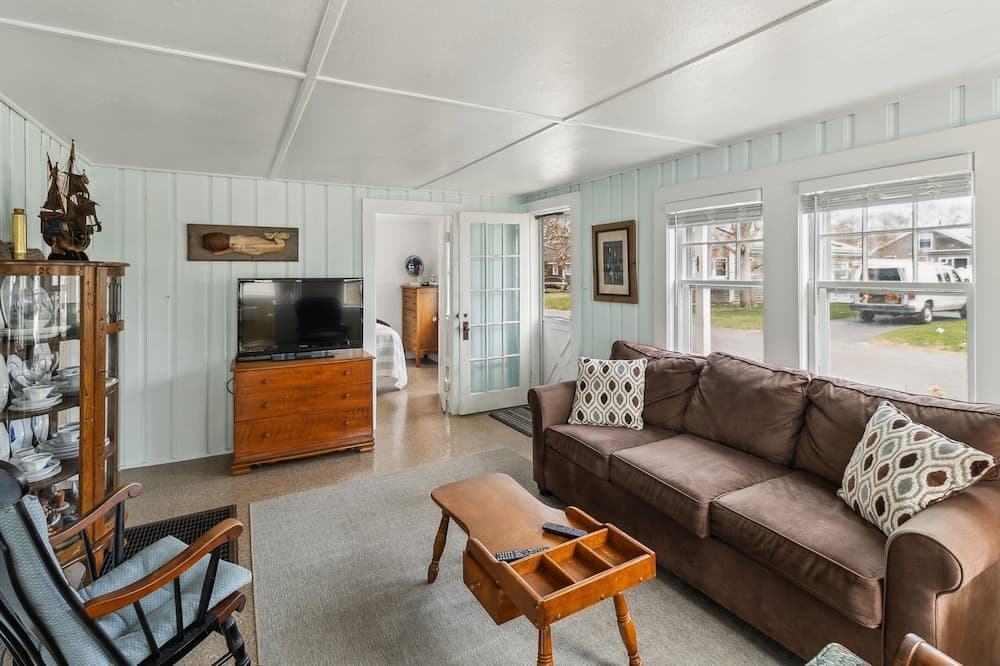 Coastal Cottage Retreat Steps From The Beach 2 Bedroom Cottage