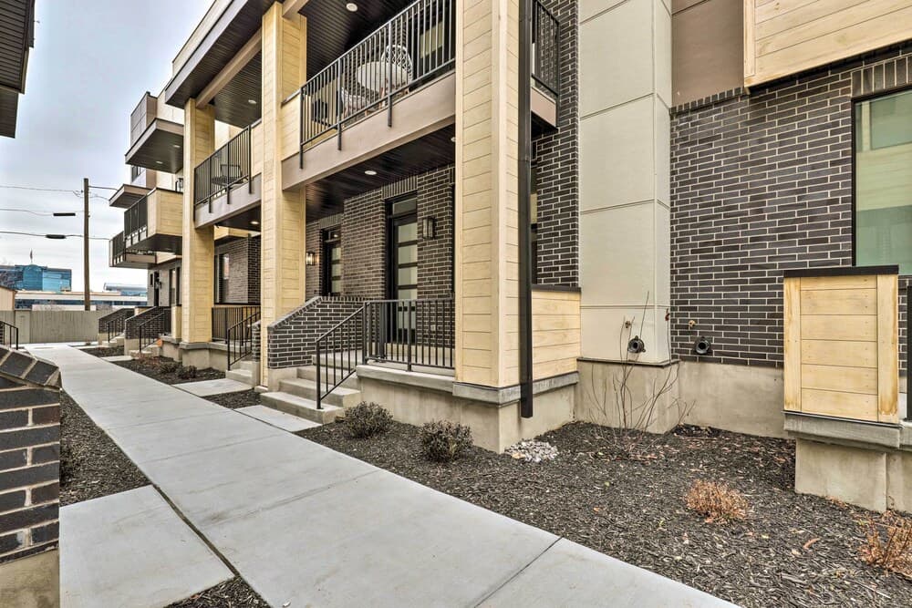 3-story Provo Townhome: 1 Mi to Byu!