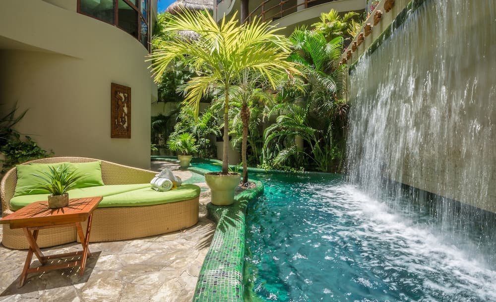Maya Villa Condo Hotel & Beach Club