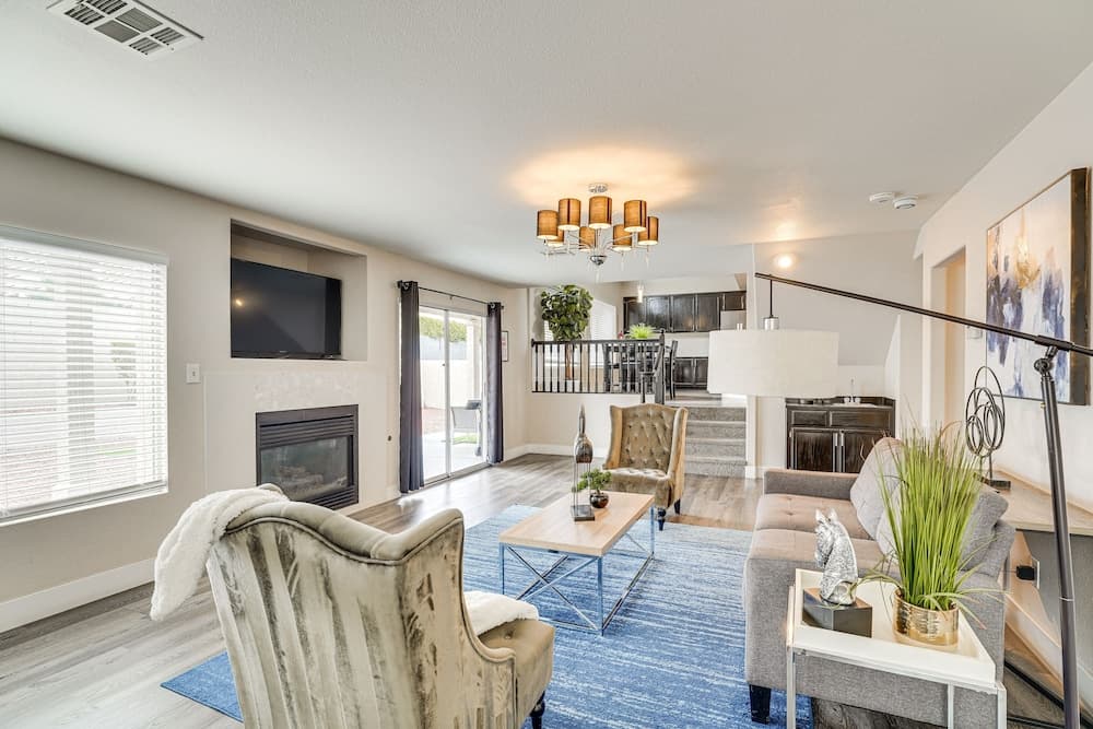 Spacious Henderson Home: 7 Mi to Vegas Strip