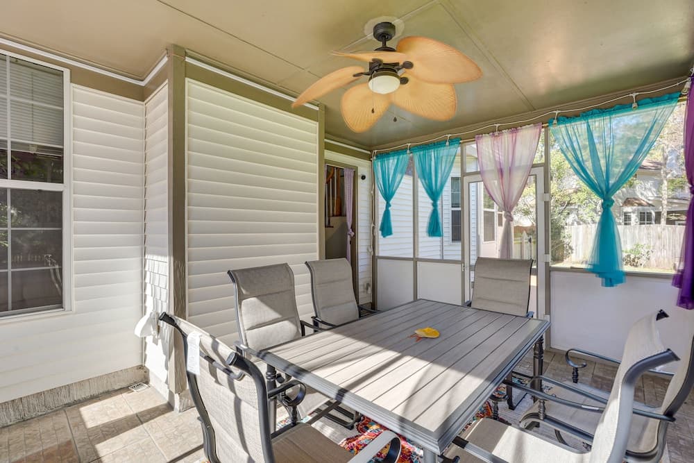 North Charleston Home Near Shopping & Dining!