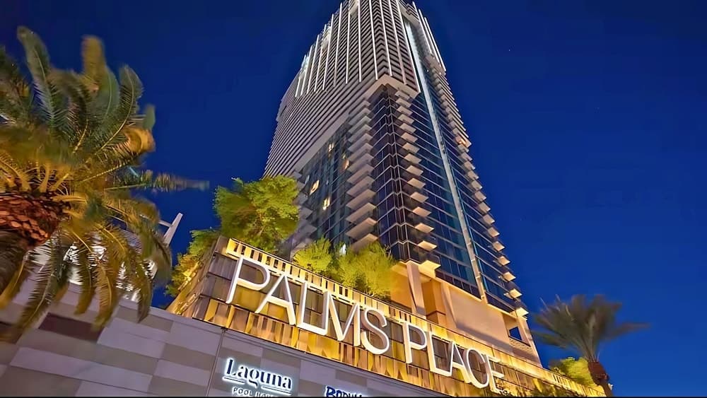 One Bedroom | 1.5 Baths & Living Room | Jet Tub – Palms Place StripSuite