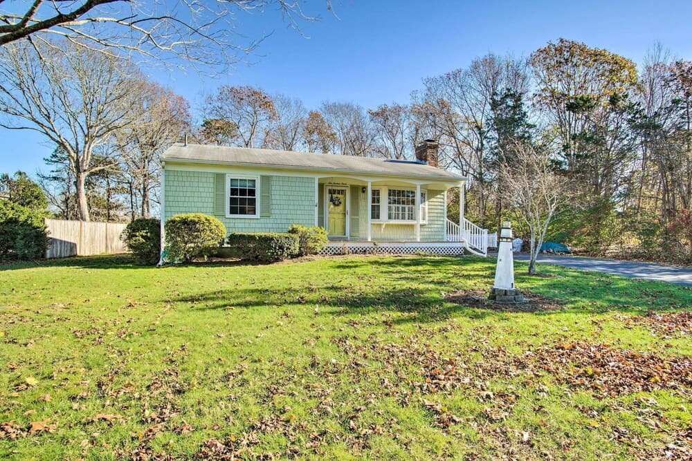 Hen Cove Home w/ Wood Deck - Walk to Beaches!