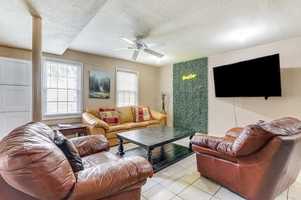 Pet-friendly Lilburn Duplex w/ Patio & Grills!