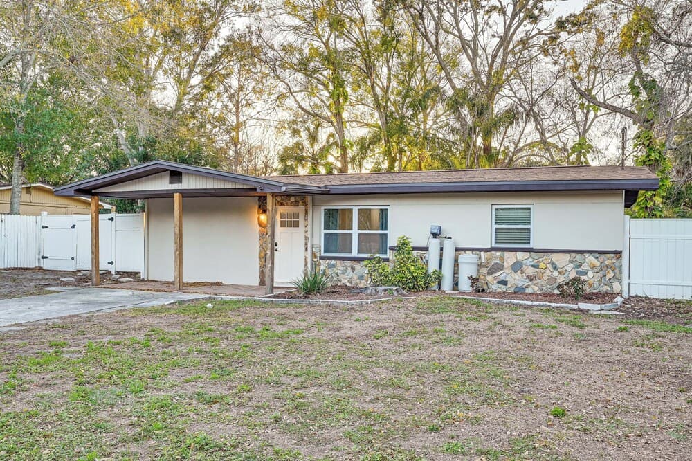 Idyllic Oldsmar Vacation Rental: 1 Mi to Beach!