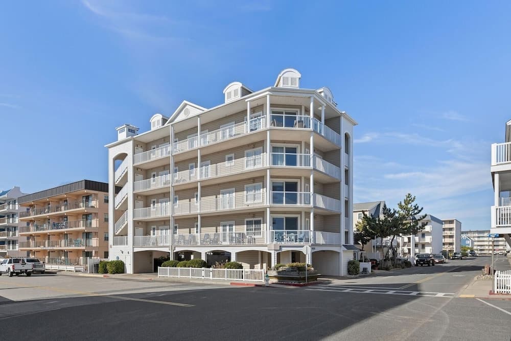 The Charleston 201 4 Bedroom Townhouse by RedAwning