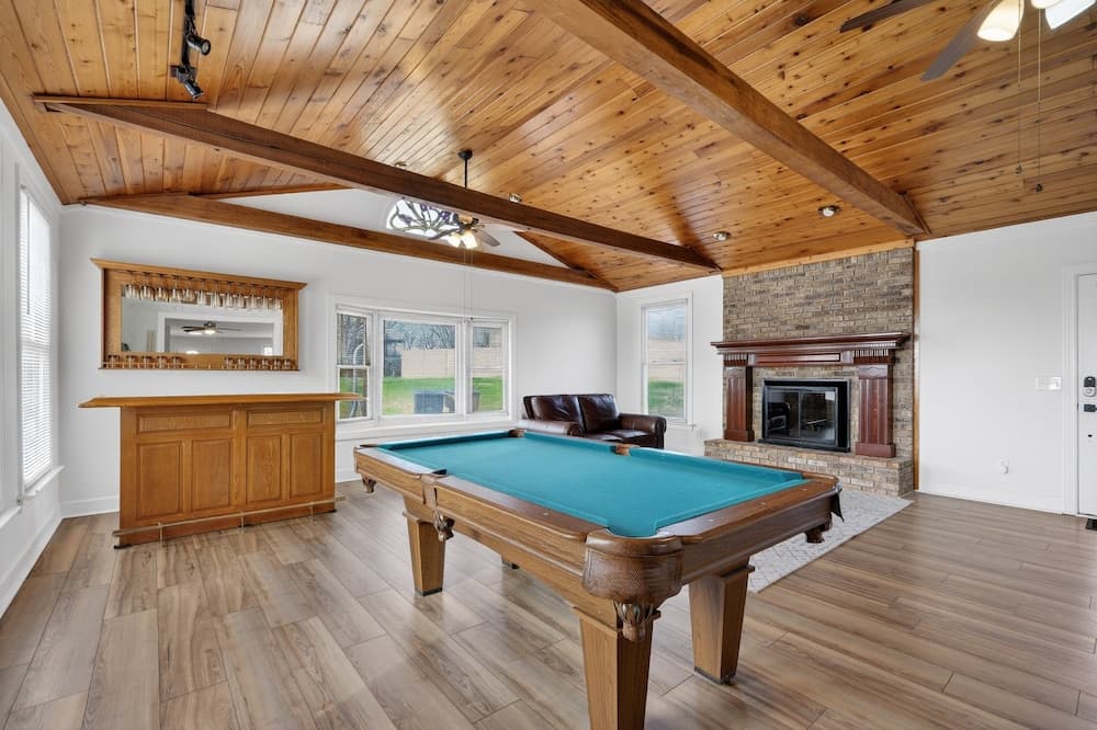 Quiet Retreat Near Opryland & Airport 4 Bedroom Home