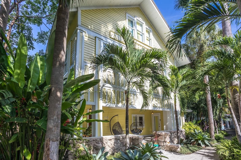 Miami River Inn By Renzzi
