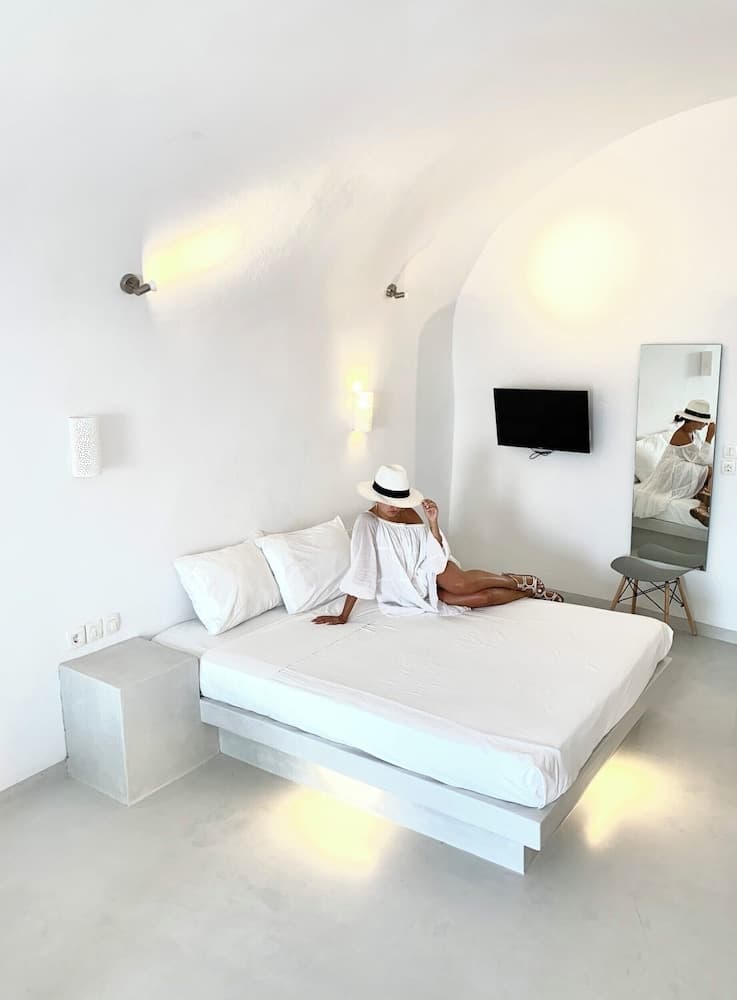 Nolis White Fira