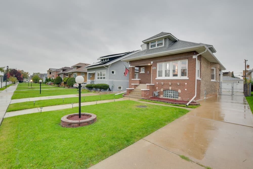 13 Mi to Dtwn Chicago: Maywood Home w/ Fireplace