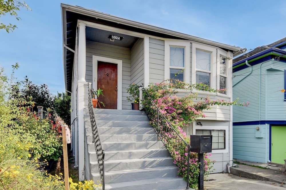Charming Vintage 2br Apartment In Oakland 2 Bedroom Apts by RedAwning