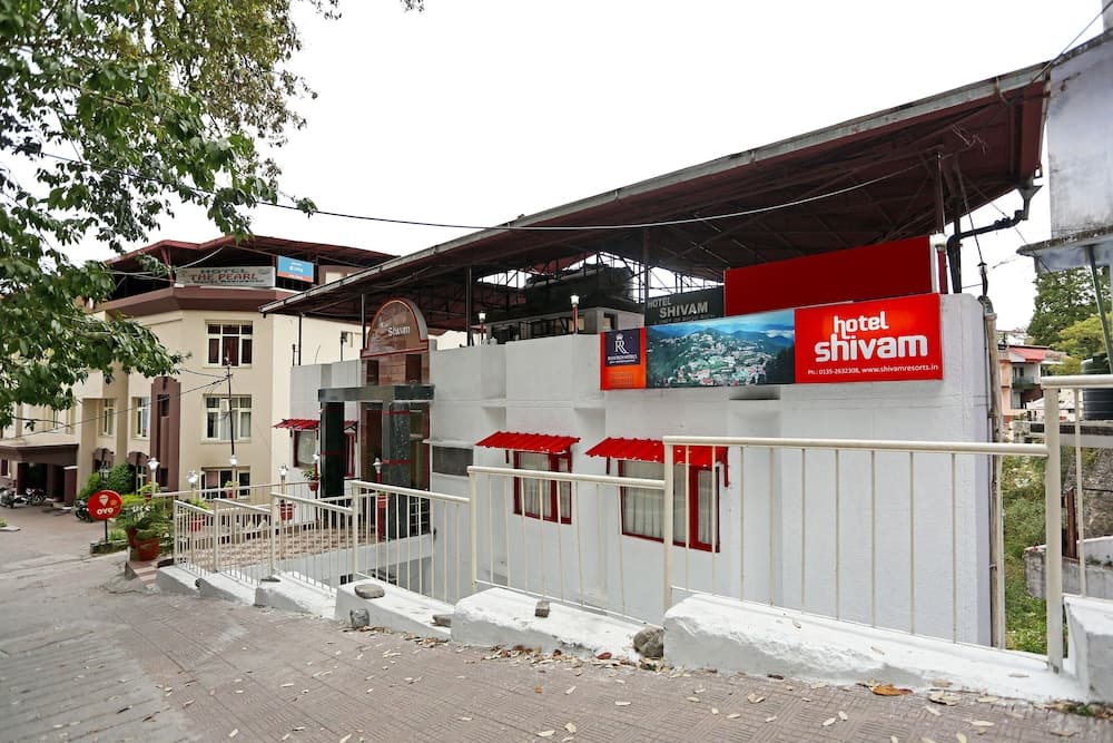 OYO 8637 Shivam Hotel