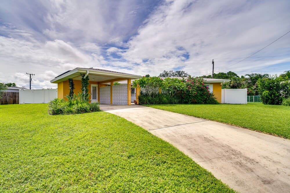 Breezy Palm Bay Home: Outdoor Pool, Near Beaches!