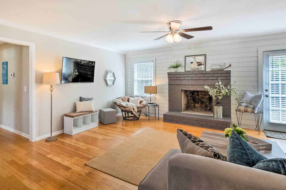 Modern 'southern Comforts' Home Near Charleston