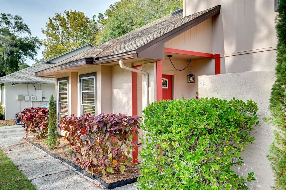 Tampa Townhome w/ Lake Access & Workspace!