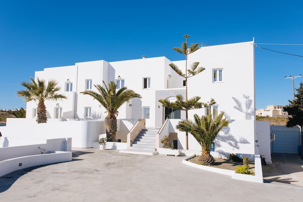 Nikos Hotel