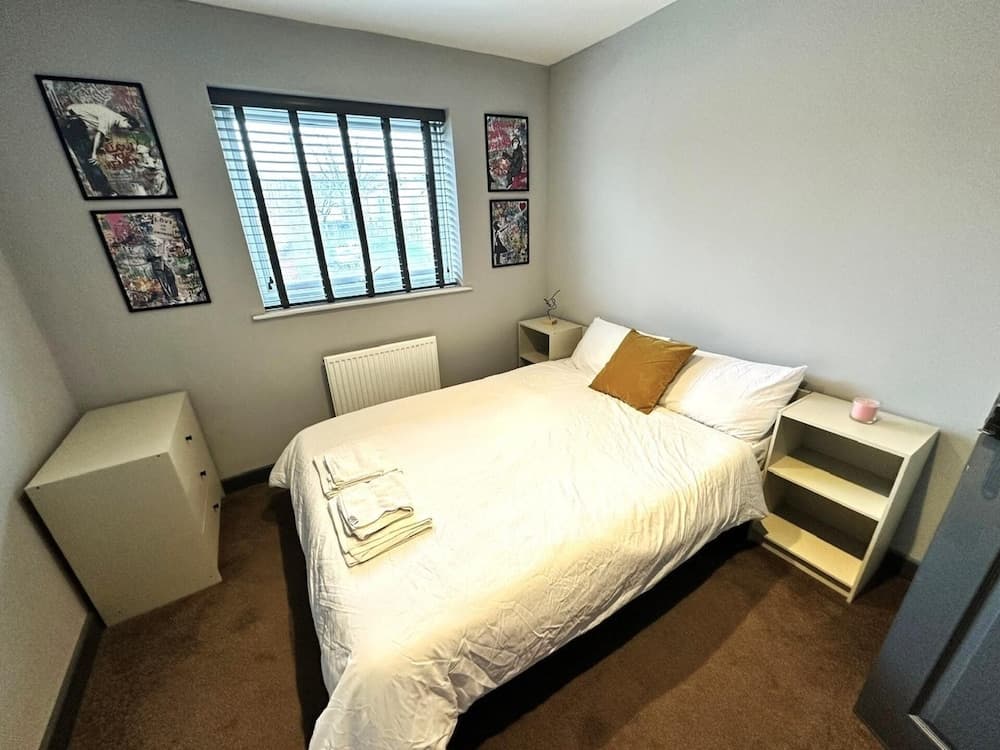 Leamington Spa-3 Bed-garden-pets-parking