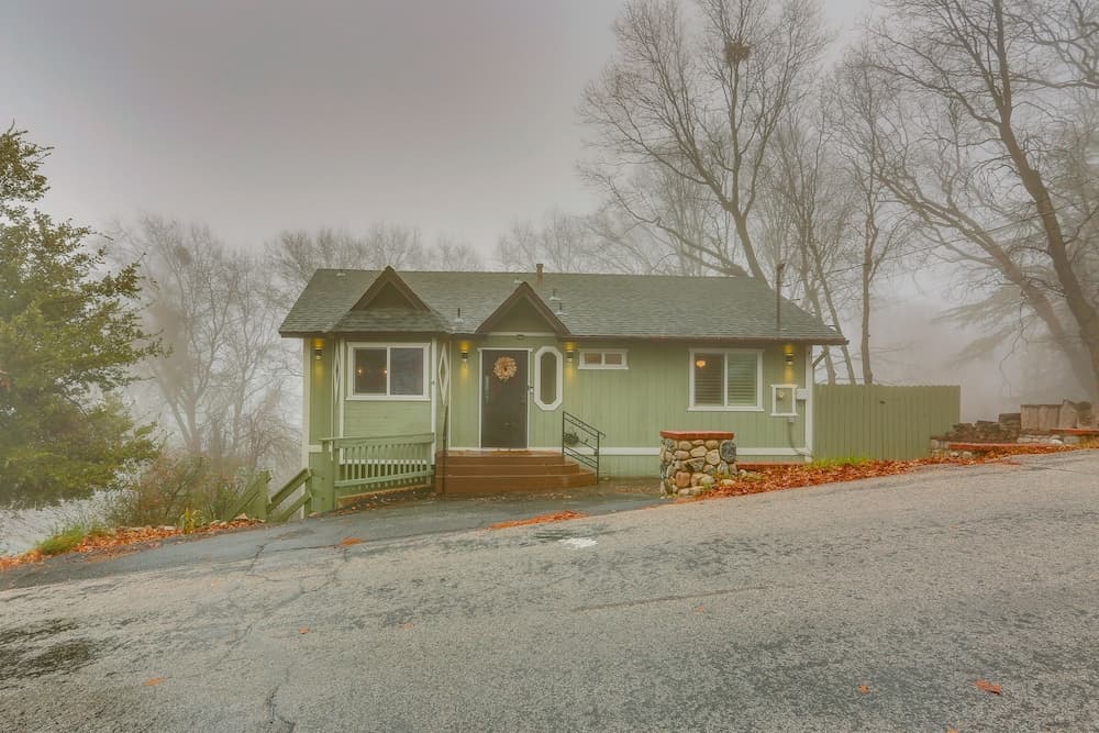 Mid-century Mod Cottage, Steps to Lake Gregory!