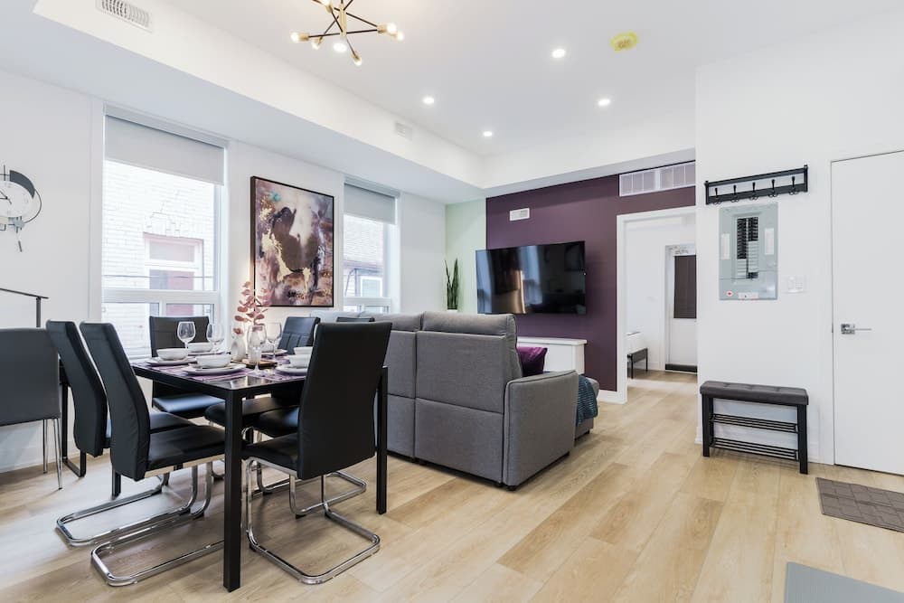 Elegant Suite—Near Kensington Market, Sleeps 8
