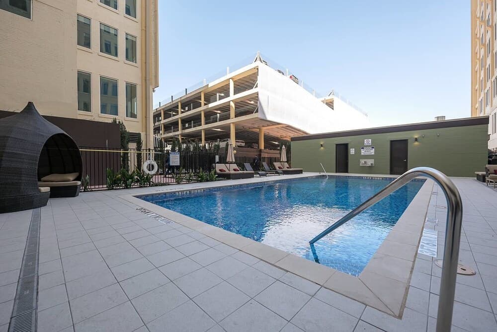 Downtown Dallas Gorgeous 3 BD, Pool & Gym