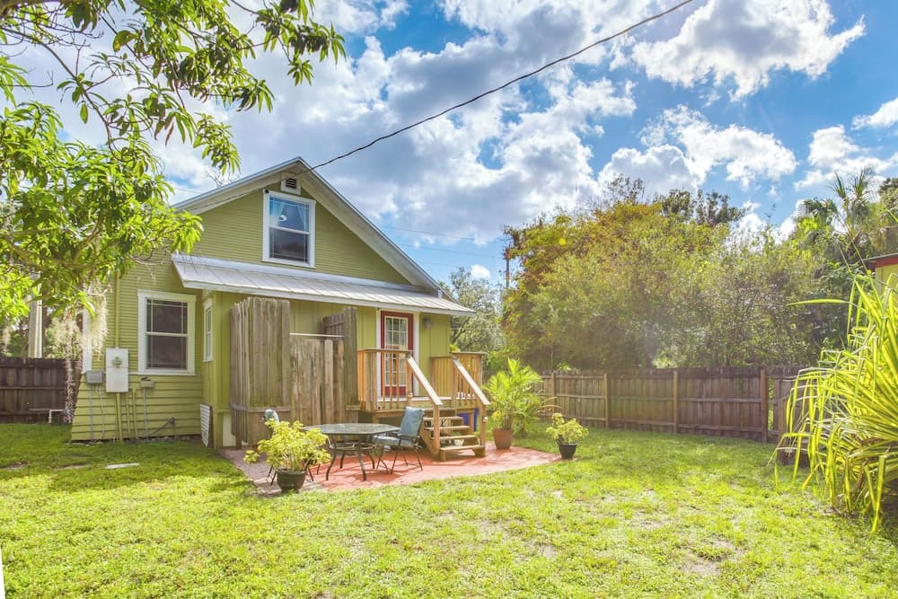 < 1 Mi to Downtown Fort Myers: Tranquil Retreat