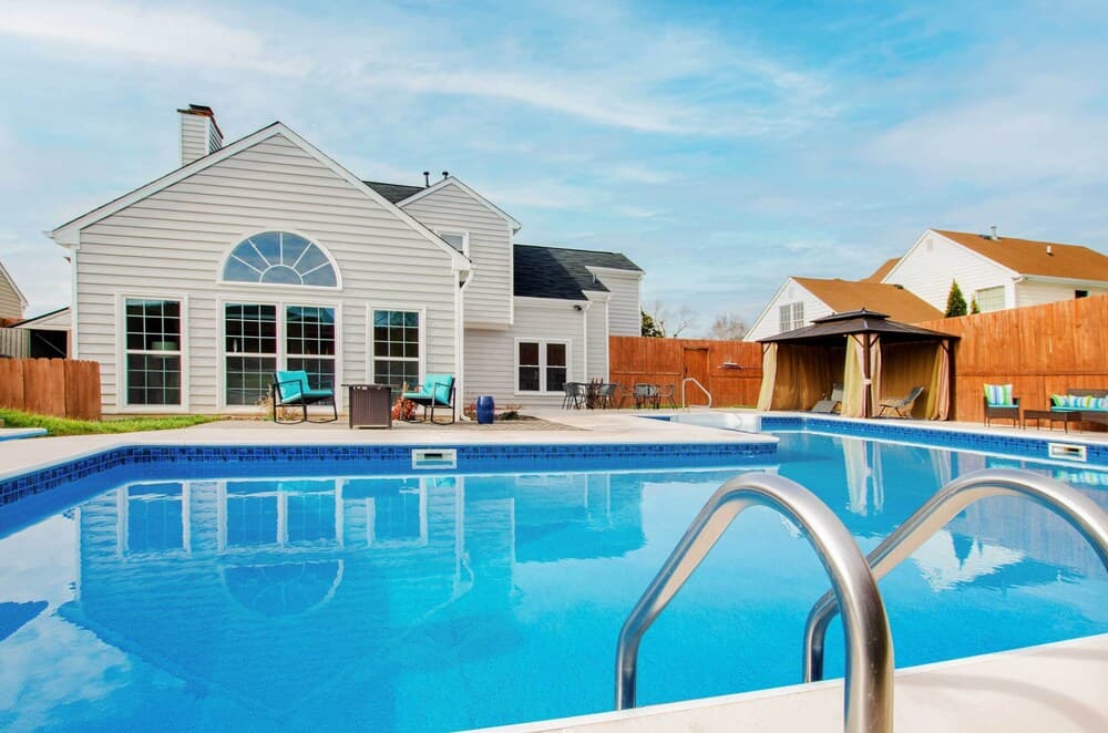 Fenced Yard & Ping-pong Table: Spacious Graham Gem