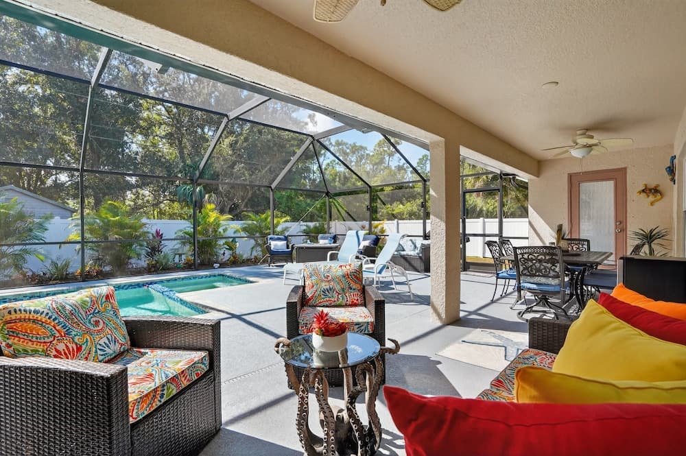 Spacious 4br Retreat With Heated Pool & Spa 4 Bedroom Home