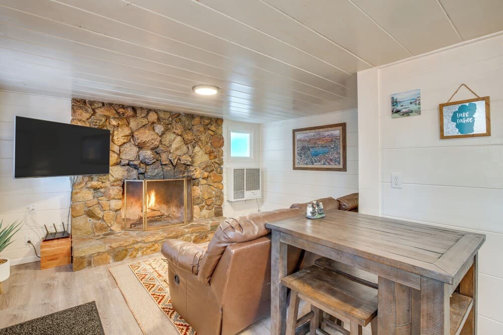 Walk to Beach: Dog-friendly Cabin in Glenbrook!