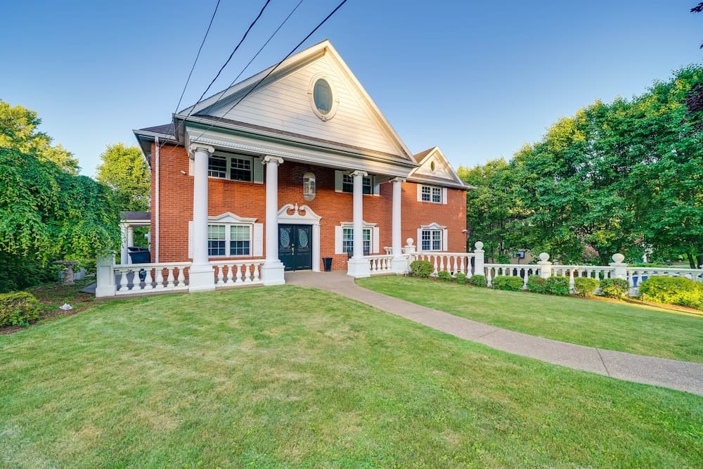 Lower-level Pittsburgh Retreat: Hot Tub + Grill!