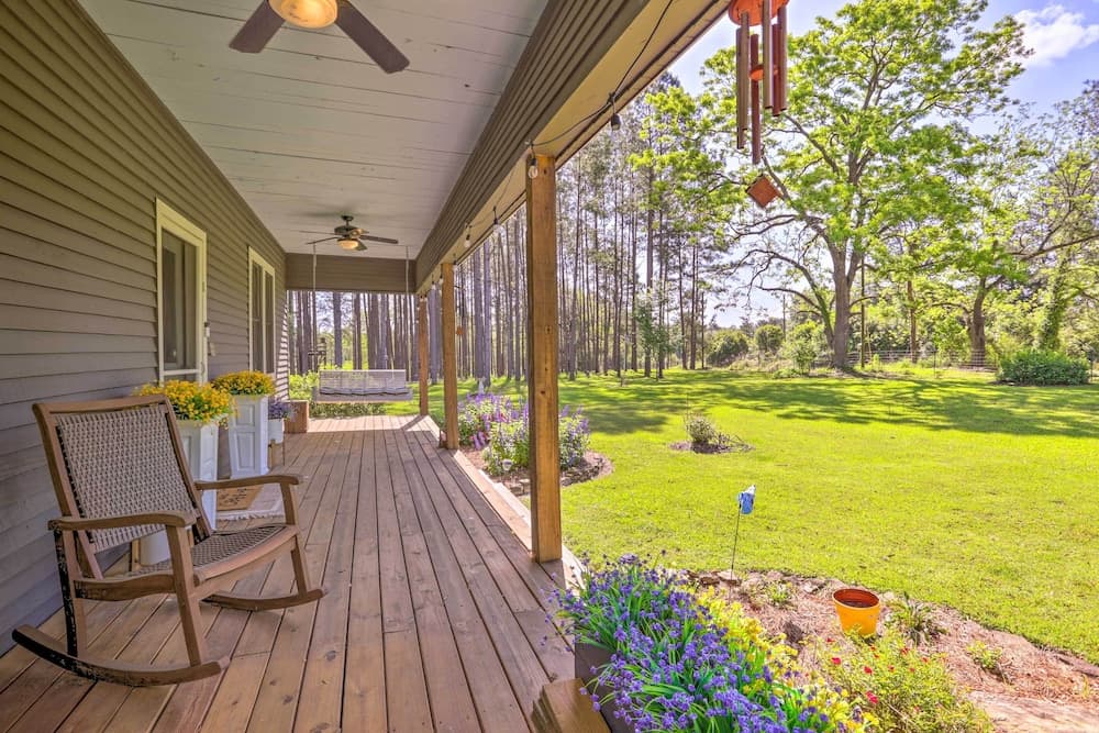 Peaceful Cairo Farmhouse w/ Barn & Fire Pit