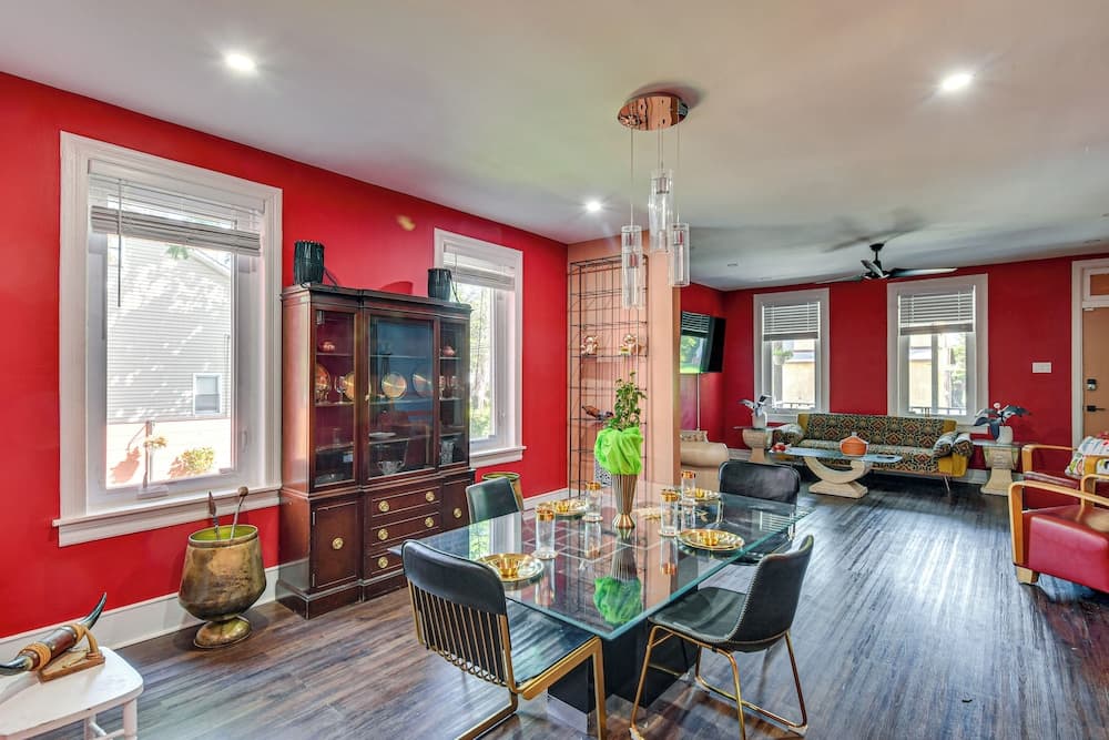 Walkable Neighborhood: Updated Morton Home!