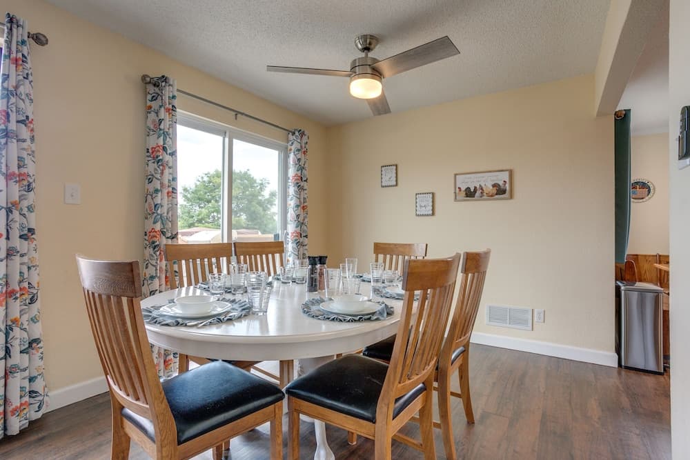 11 Mi to Denver: Pet-friendly Home in Thornton!