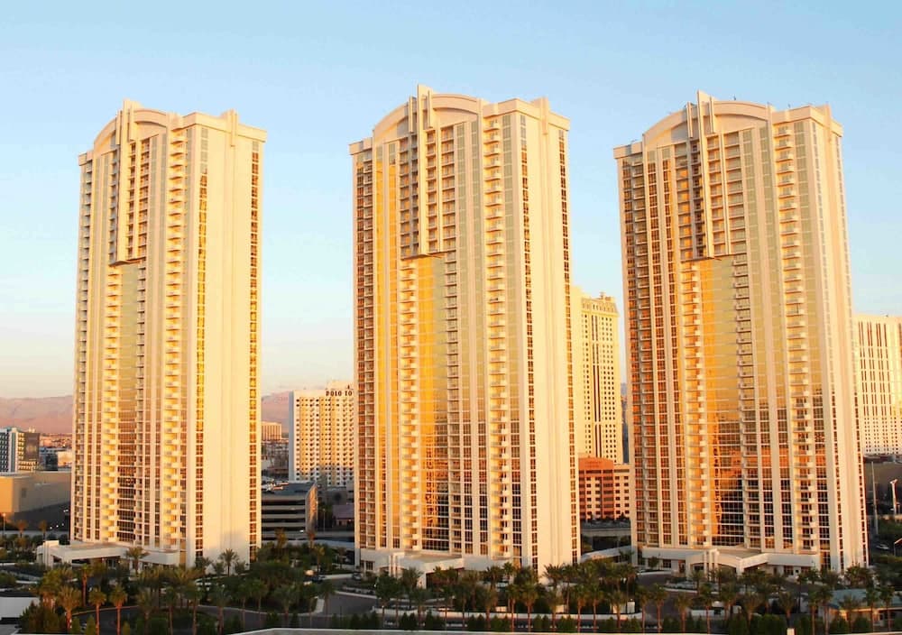 Jet Luxury Resorts @ The Signature Condo Hotel