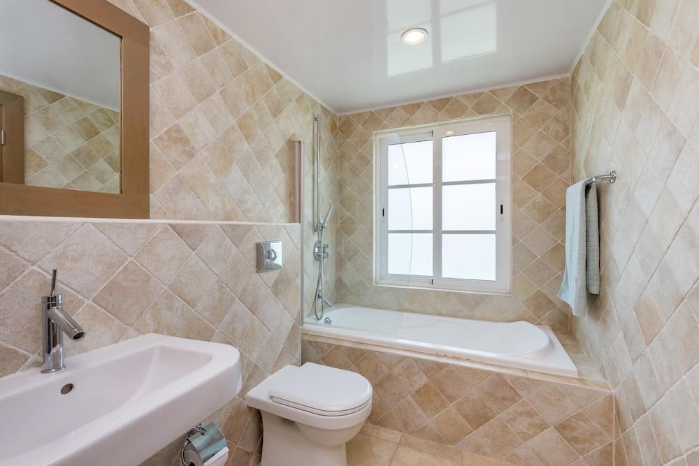 Beautiful 5-bdr 2 Levels Villa for Rent in Punta Cana - Golf Front With Pool Jacuzzi Maid