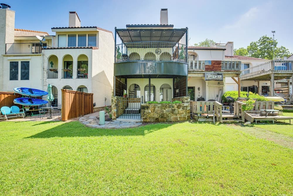 7 Mi to Winery: Lakefront Rockwall Home w/ Deck
