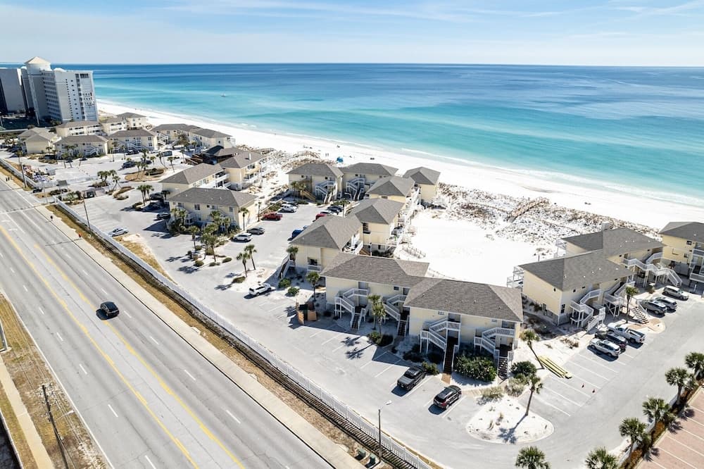 SPC 1001 is a Pet Friendly 1 BR close to pool by RedAwning