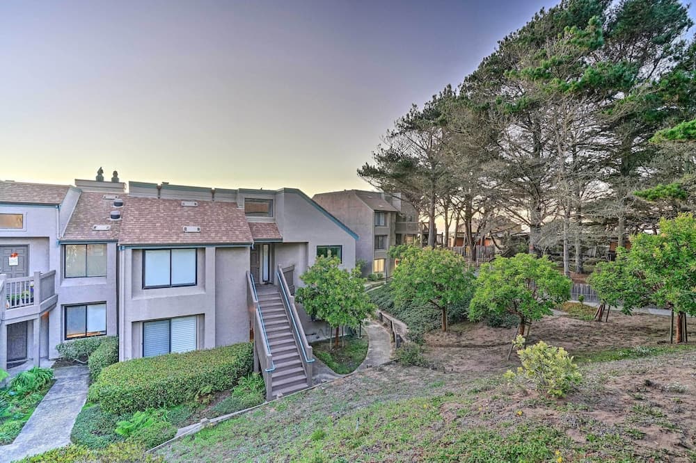 < 1 Mi to Mussel Rock Park! Cliffside Pacifica Gem