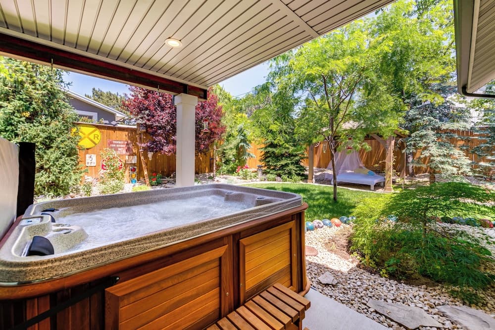 11 Mi to Snowbird Resort: Mtn-view Apt w/ Hot Tub