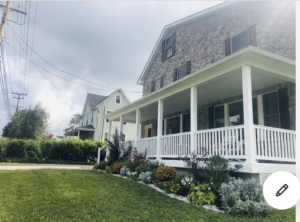 Naomi Bed & Breakfast