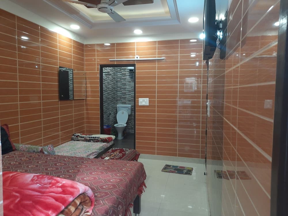 Room in Guest Room - Luxury Private Flat In Lajpat Nagar With Attached Kitchen Kitchen 92,121,74700