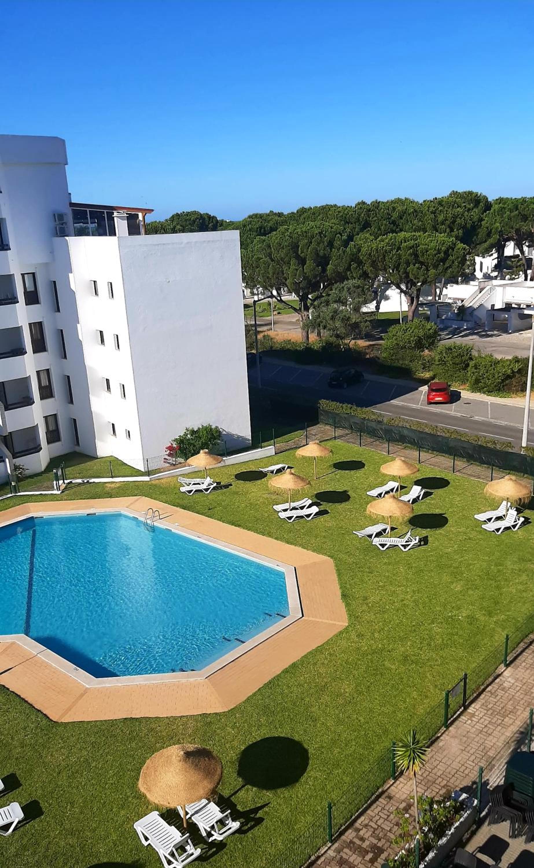Tenis Golfmar 409A - pool view