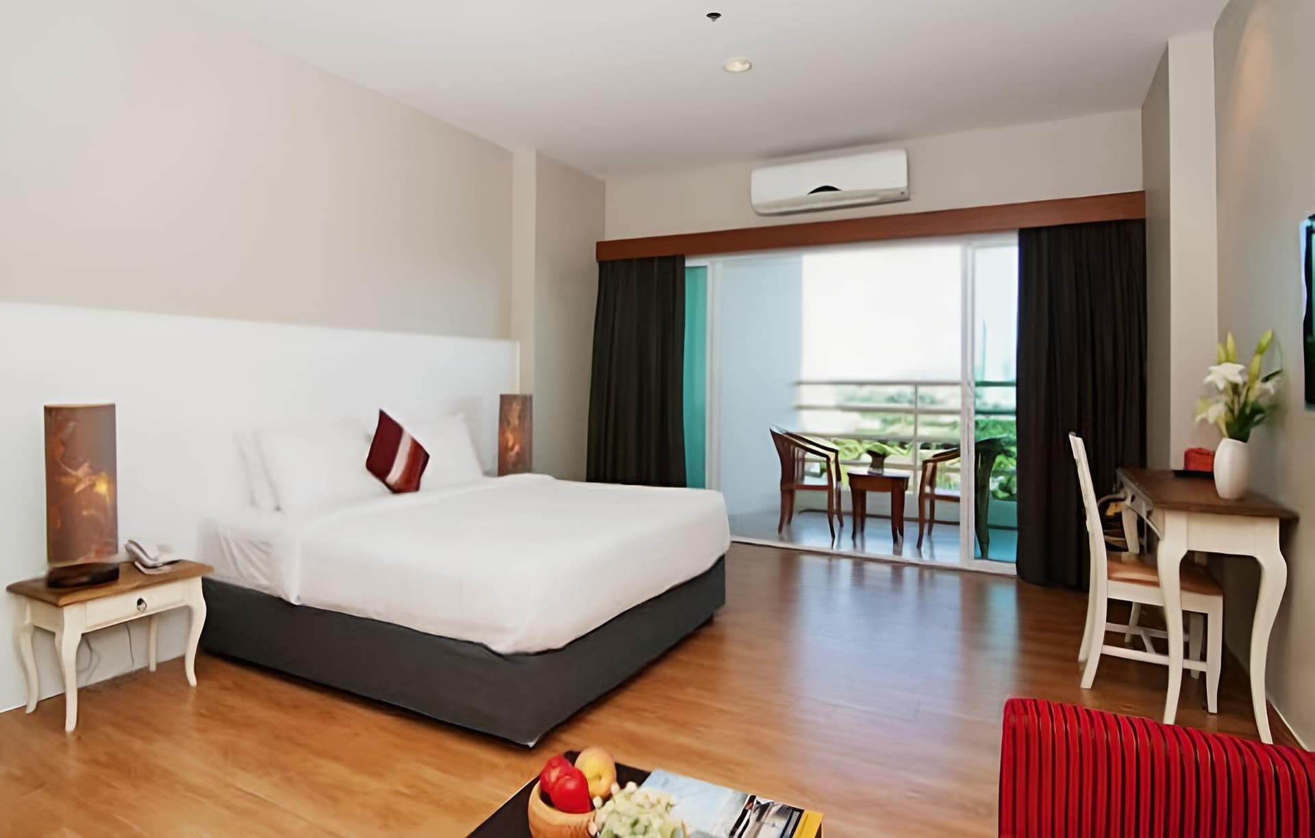 V8 Seaview Jomtien